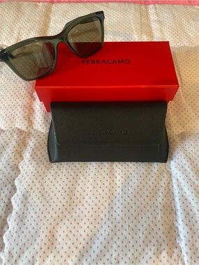 NIB Ferragamo Designer Sunglasses Olive Green Transparent Frame w/Case